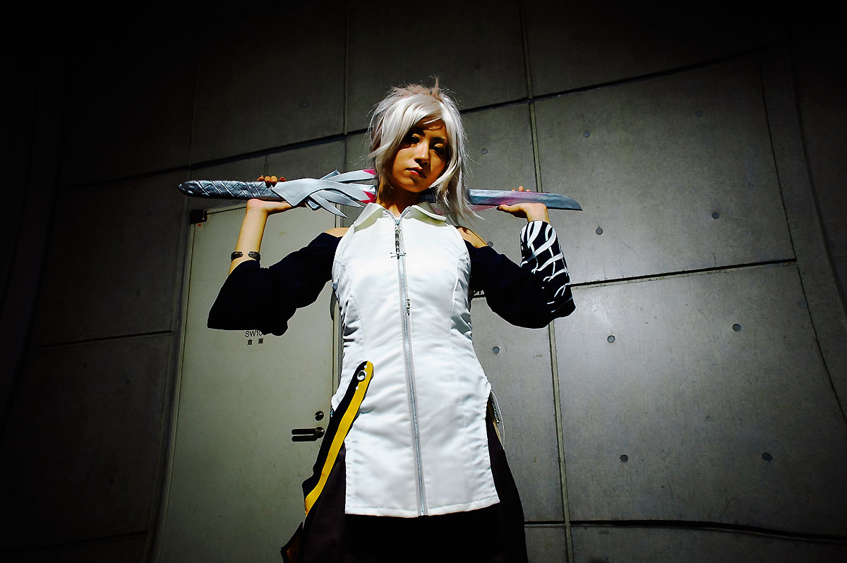 yukiya, calintz, magna carta, silver hair, photo (medium), 1girl, cosplay, female focus, hands up, holding, long sleeves, looking at viewer, robe, short hair, solo, sword, weapon, wings