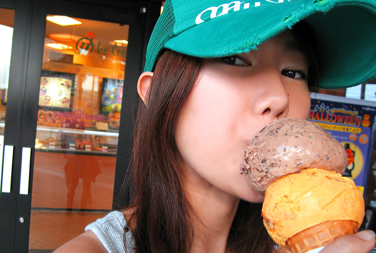 takagawa hanako, photo (medium), baseball cap, eating, food, hat, ice cream, tank top