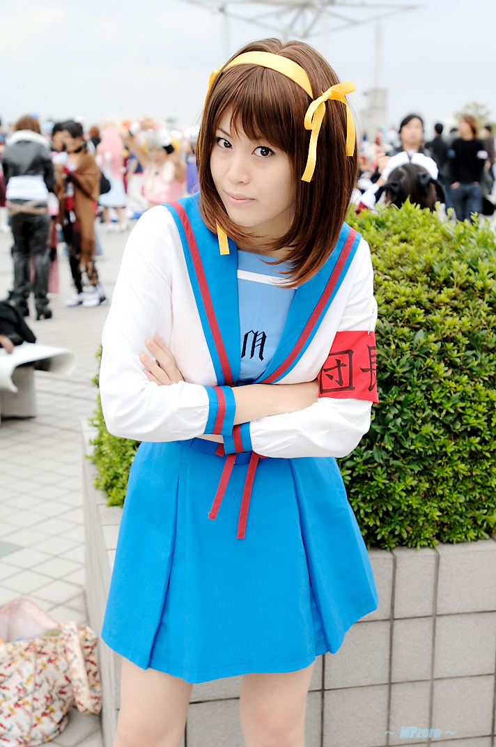 suzumiya haruhi, suzumiya haruhi no yuuutsu, photo (medium), armband, cosplay, hair ribbon, hairband, kikiwan, ribbon, sailor, school uniform, serafuku