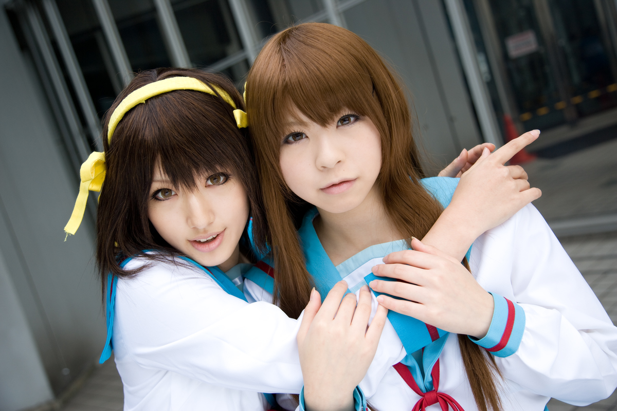katou mari, saya (cosplayer), asahina mikuru, suzumiya haruhi, suzumiya haruhi no yuuutsu, photo (medium), cosplay, hair ribbon, hairband, ribbon, sailor, school uniform, serafuku