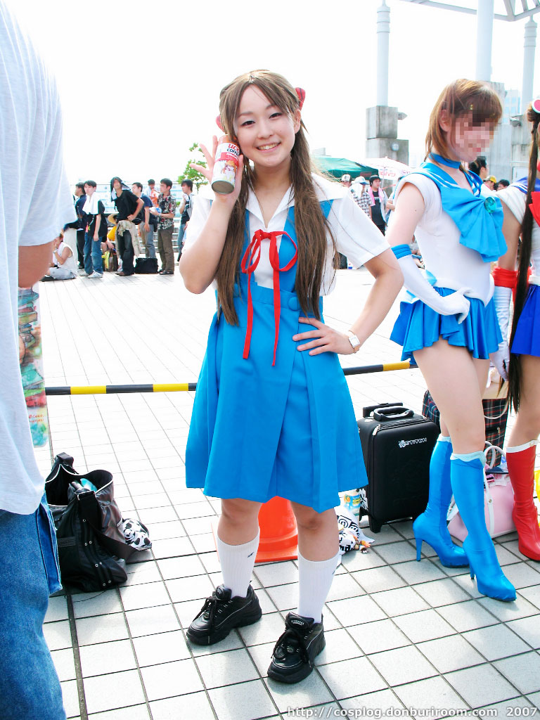 souryuu asuka langley, neon genesis evangelion, photo (medium), coffee, cosplay, hairpods, kneehighs, pleated skirt, ryuuge, sailor, school uniform, serafuku, skirt, socks, twintails