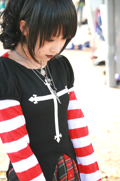 omi gibson, frederica sawyer, black lagoon, striped, photo (medium), 1girl, asian, cosplay, female focus, frederica sawyer (cosplay), pleated skirt, skirt