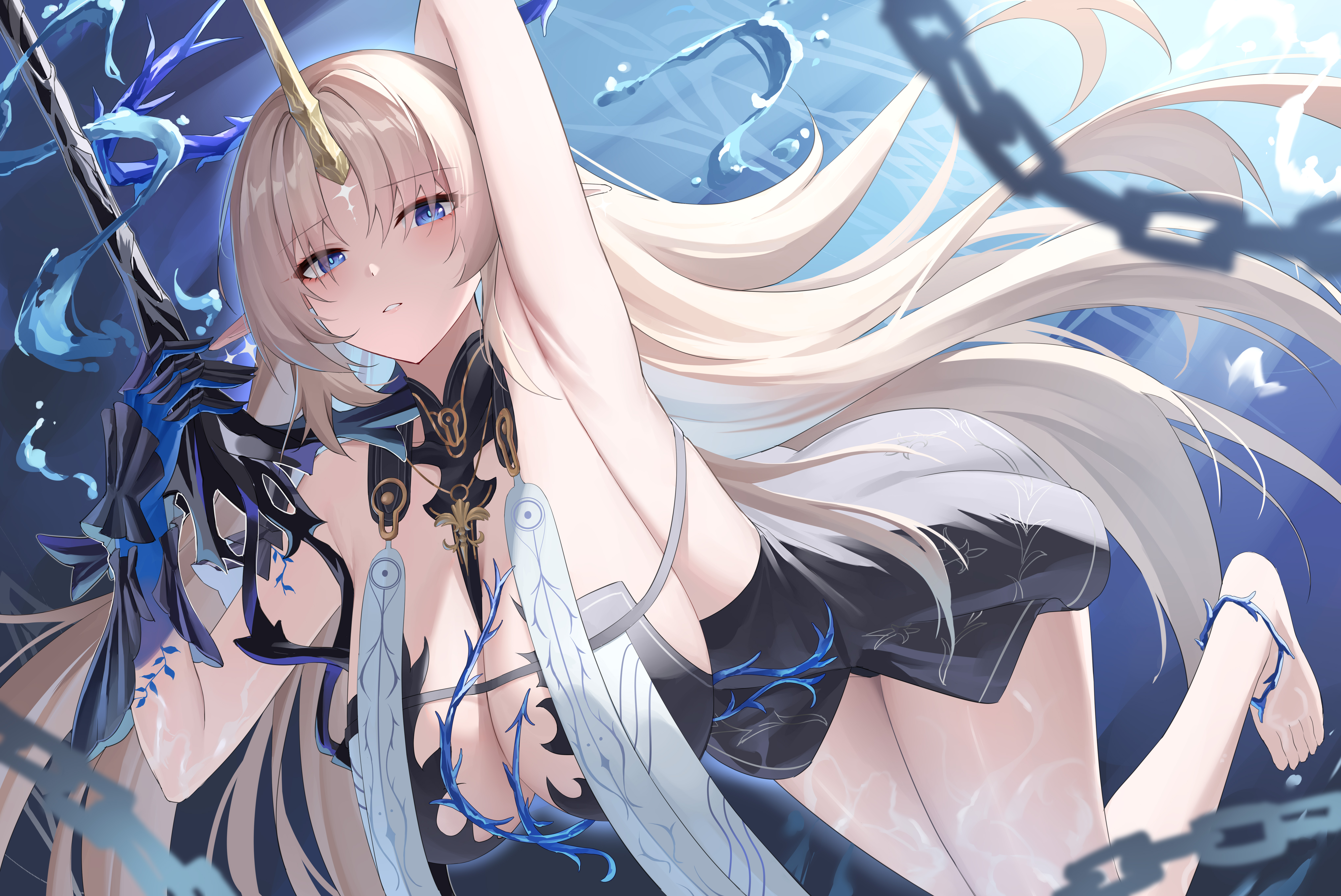 kafeifeifeifeifeifei jiemo jun, fleurdelys (wuthering waves), wuthering waves, absurdres, commentary, highres, 1girl, arm up, armored gloves, armpits, bare shoulders, barefoot, black collar, black dress, blonde hair, blue eyes, breast curtains, breasts, chain, collar, dress, holding, holding sword, holding weapon, horns, huge breasts, jewelry, long hair, long horns, looking at viewer, necklace, parted bangs, parted lips, single horn, solo, sword, tacet mark (wuthering waves), thighs, toes, very long hair, weapon, yellow horns