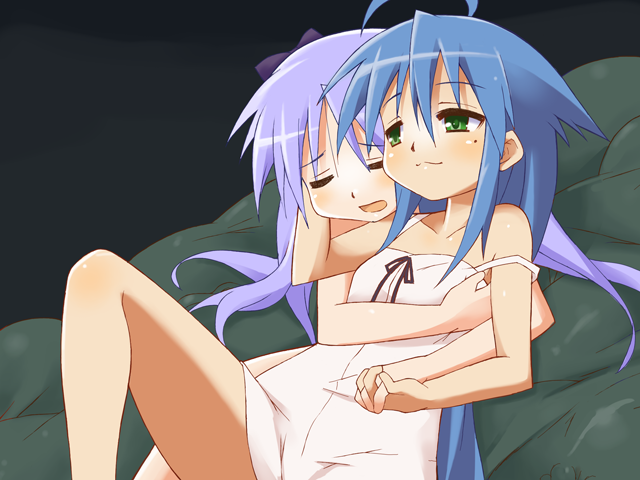9law, hiiragi kagami, izumi konata, lucky star, saya no uta, bad id, bad pixiv id, 2girls, blue hair, blush, female focus, flat chest, green eyes, hug, long hair, mole, mole under eye, multiple girls, off shoulder, parody, purple hair, smile, very long hair, yuri