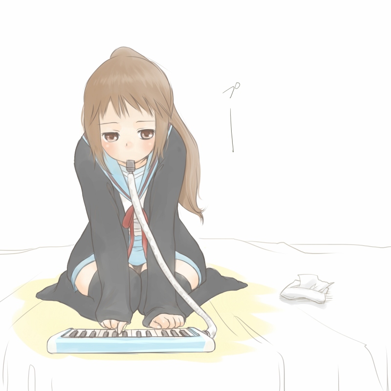hebi hachi, kyonko, suzumiya haruhi no yuuutsu, 00s, 1girl, bed, brown eyes, brown hair, female focus, genderswap, genderswap (mtf), instrument, keyboard (instrument), long hair, melodica, mouth hold, ponytail, sitting, solo, thighhighs, wariza