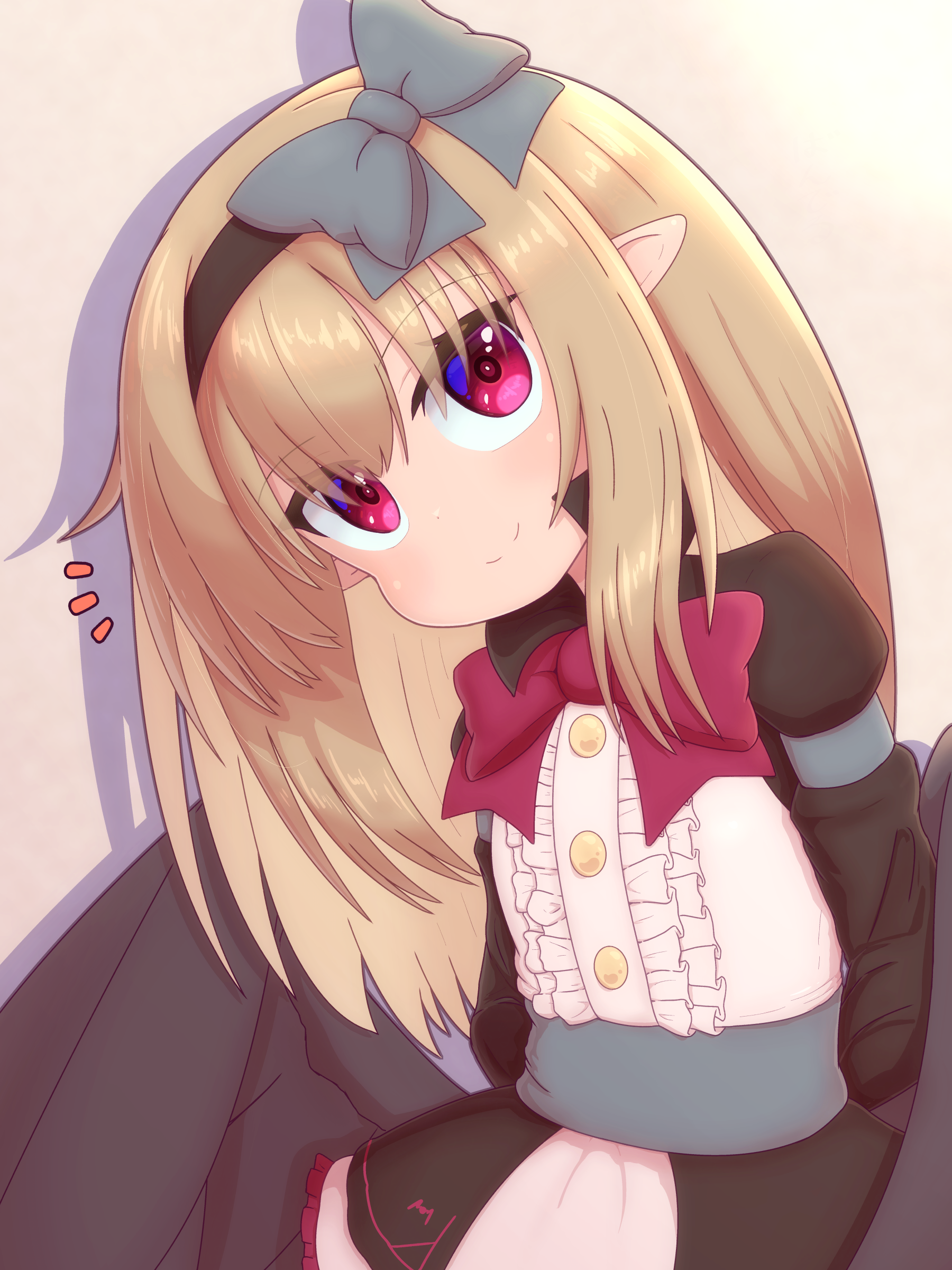 rna0, dark feather alma, emil chronicle online, absurdres, highres, 1girl, black dress, black hairband, black ribbon, black wings, blonde hair, breasts, dress, hair ribbon, hairband, long hair, neck ribbon, notice lines, pointy ears, red eyes, red ribbon, ribbon, small breasts, smile, solo, white background, white dress, wings
