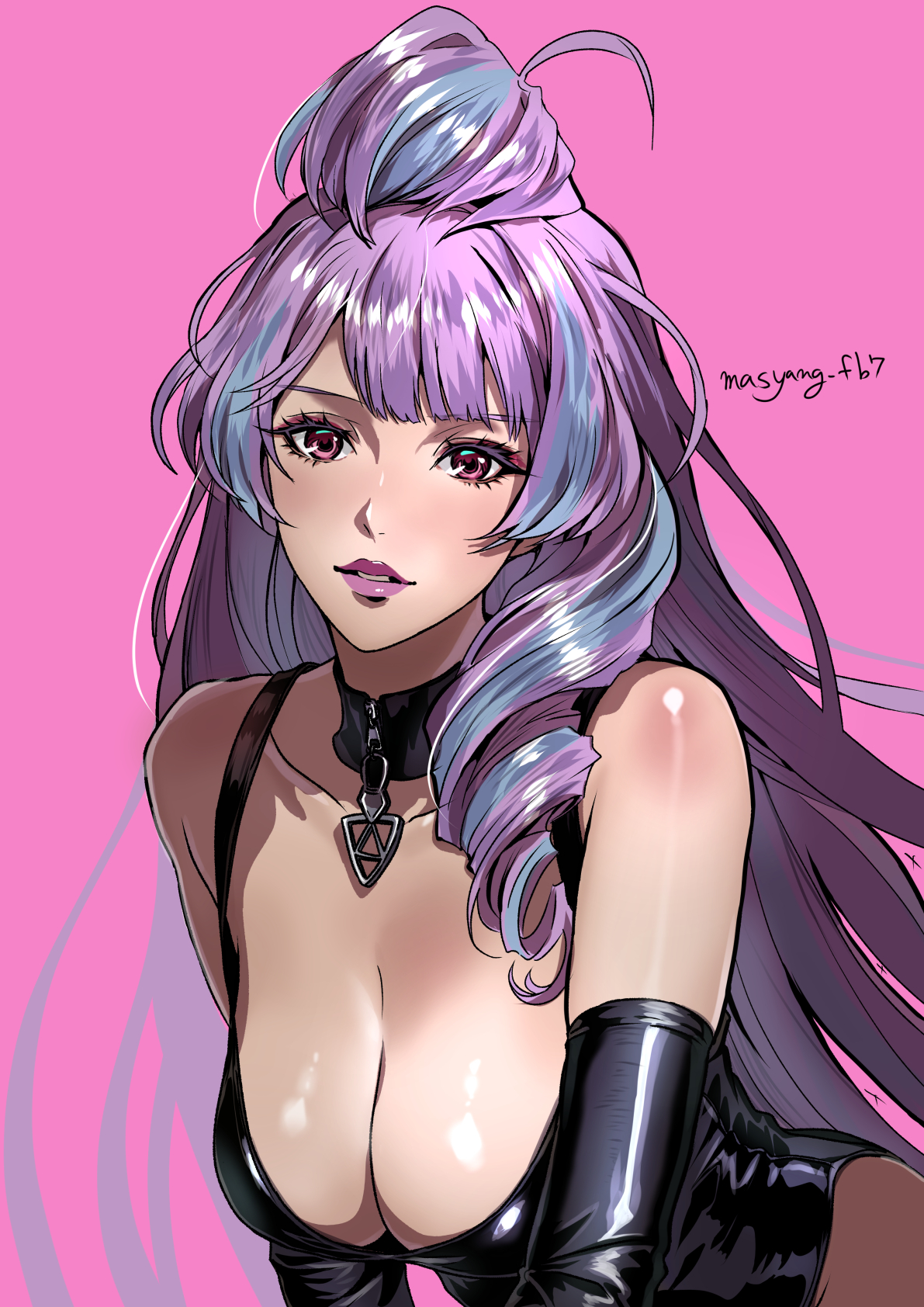 ryu (masu nantoka-san), mikumo guynemer, macross, macross delta, commentary request, highres, 1girl, black choker, black gloves, black leotard, blue hair, breasts, choker, cleavage, elbow gloves, gloves, large breasts, leotard, lipstick, long hair, looking at viewer, makeup, multicolored hair, parted lips, pink background, purple eyes, purple hair, purple lips, red eyes, simple background, sleeveless, solo, very long hair