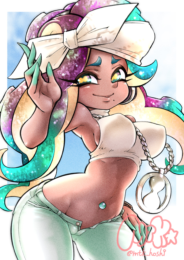 mtk hoshi, mutsuki (pixiv116518), marina (dj hyperfresh) (splatoon), marina (splatoon), nintendo, splatoon (series), splatoon 2, 1girl, armpit crease, bandana, blush, breasts, cameltoe, chain, chain necklace, covered erect nipples, cowboy shot, crop top, dark-skinned female, dark skin, denim, green hair, groin, hand on own hip, hand up, jeans, jewelry, large breasts, long hair, mole, mole under mouth, multicolored hair, navel piercing, necklace, pants, piercing, purple hair, sideboob, smile, solo, tentacle hair, two-tone hair, wide hips