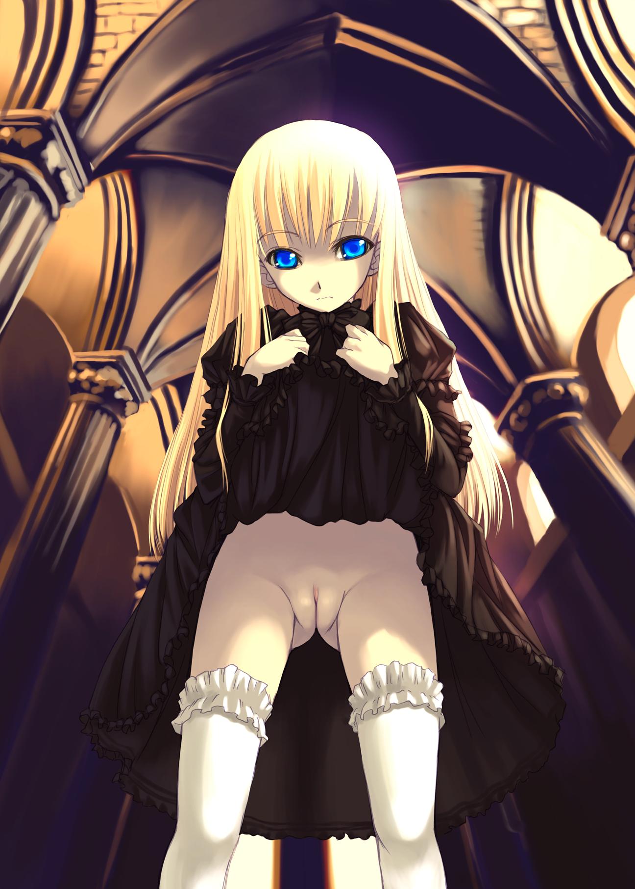 bosshi, highres, clothes lift, goth fashion, loli, long hair, no panties, pussy, skirt, skirt lift, thighhighs