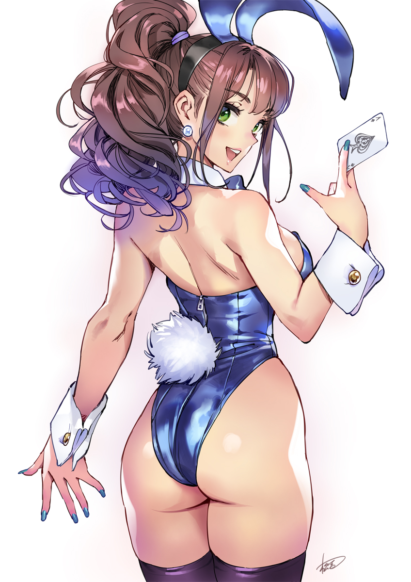 matsuda (matsukichi), original, commentary request, highres, 1girl, ace (playing card), ace of spades, animal ear hairband, animal ears, ass, backless leotard, between fingers, blue leotard, blue nails, breasts, brown hair, card, cowboy shot, detached collar, earrings, fake animal ears, fake tail, fingernails, from behind, gradient hair, green eyes, hairband, hand up, high ponytail, highleg, highleg leotard, holding, holding card, jewelry, large breasts, leotard, long fingernails, looking at viewer, looking back, multicolored hair, nail polish, open mouth, playboy bunny, playing card, ponytail, purple hair, purple thighhighs, rabbit ear hairband, rabbit ears, rabbit tail, signature, simple background, smile, solo, spade (shape), sphere earrings, standing, strapless, strapless leotard, tail, thighhighs, two-tone hair, white background, white wrist cuffs, wrist cuffs