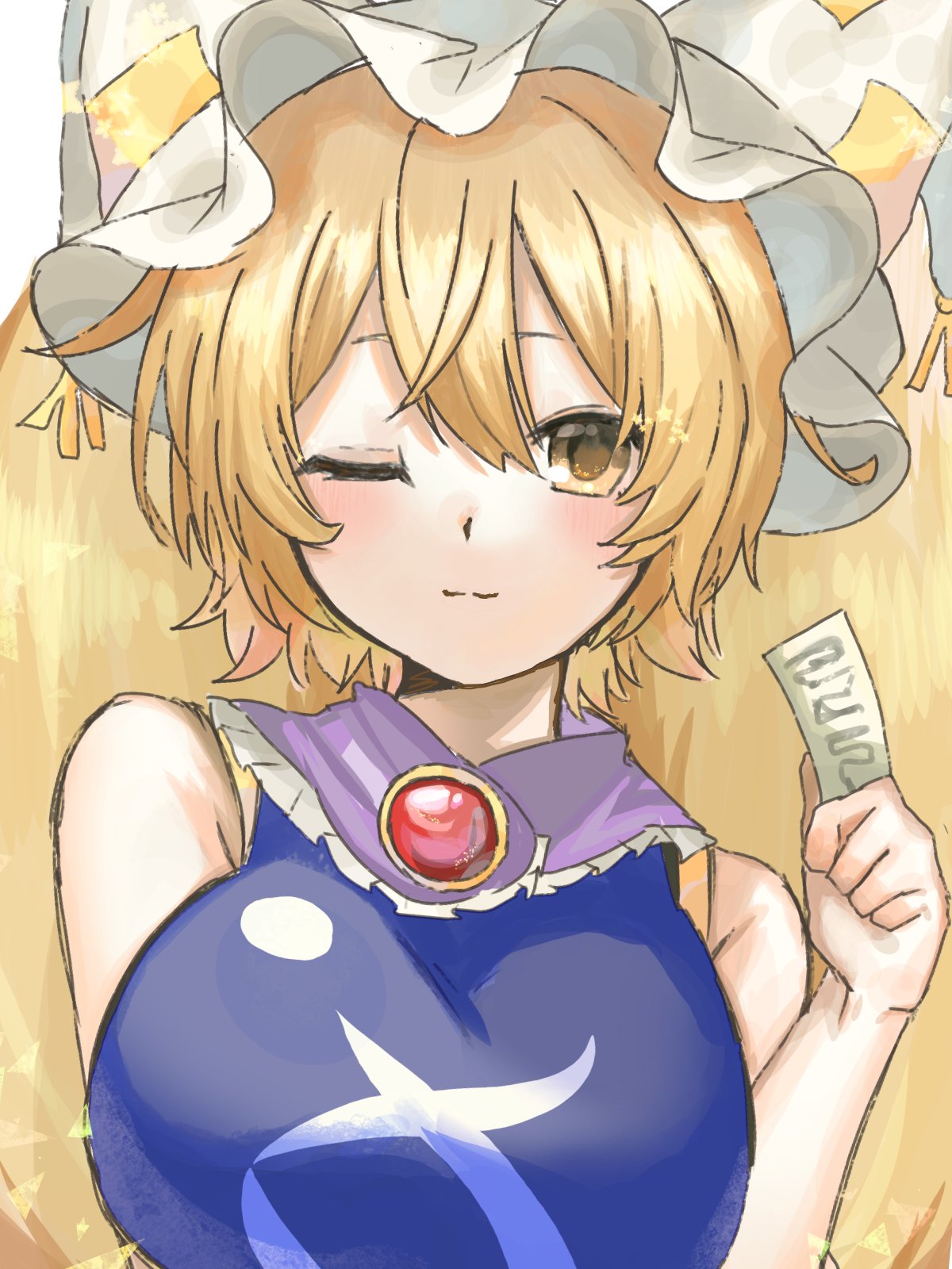 kashiwara mana, yakumo ran, touhou, commentary request, highres, 1girl, ;), armpit crease, bare arms, bare shoulders, blonde hair, blue tabard, blush, breasts, closed mouth, double-parted bangs, fox tail, hair between eyes, hand up, hat, holding, holding ofuda, large breasts, light smile, looking at viewer, mob cap, ofuda, one eye closed, short hair, simple background, smile, solo, split mouth, tabard, tail, upper body, white background, yellow eyes