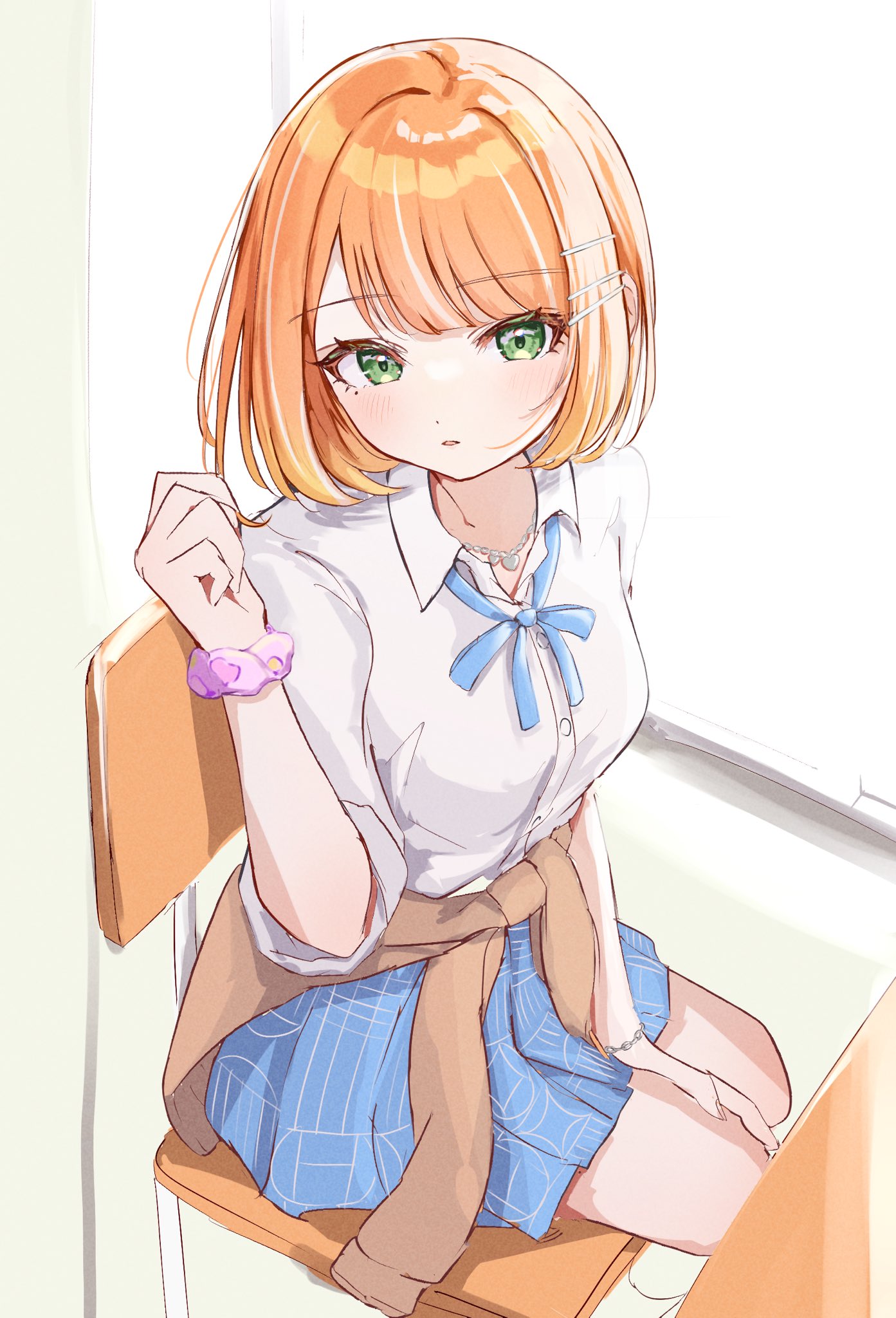 maruno zzz, shiun sumika, gakuen idolmaster, idolmaster, commentary, highres, symbol-only commentary, 1girl, alternate hair length, alternate hairstyle, blue ribbon, blue skirt, blush, breasts, brown cardigan, cardigan, cardigan around waist, chair, clothes around waist, green eyes, hatsuboshi gakuen school uniform, indoors, jewelry, looking at viewer, medium breasts, mole, mole under eye, multiple girls, neck ribbon, necklace, on chair, orange hair, pleated skirt, ribbon, school chair, school uniform, scrunchie, shirt, short hair, sitting, skirt, solo, white shirt, wrist scrunchie