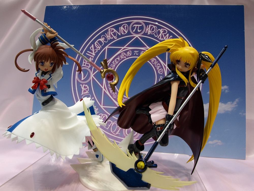 lyrical nanoha, mahou shoujo lyrical nanoha, character request, tagme, 2girls, female focus, figure, multiple girls, toy, weapon