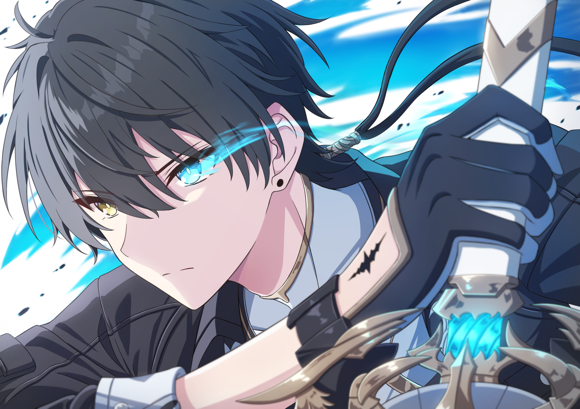 synn032, male rover (wuthering waves), rover (wuthering waves), wuthering waves, commentary, highres, 1boy, black gloves, black hair, black jacket, blue eyes, closed mouth, gloves, heterochromia, holding, holding sword, holding weapon, jacket, male focus, portrait, solo, sword, tacet mark (wuthering waves), weapon, yellow eyes