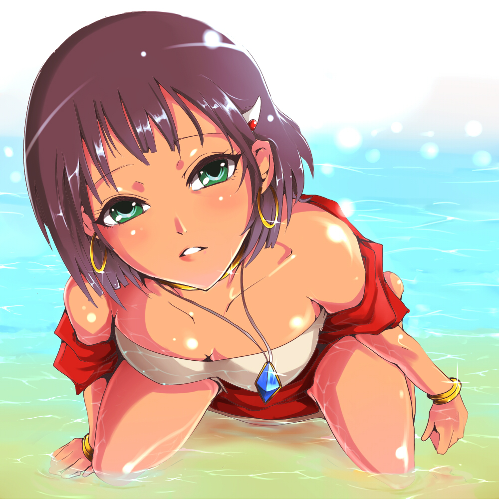kasai shin, nadia la arwall, fushigi no umi no nadia, 1990s (style), 1girl, bandeau, bandeau bikini, bob cut, bracelet, breasts, cleavage, dark-skinned female, dark skin, downblouse, earrings, female focus, green eyes, jewelry, large breasts, neck ring, necklace, pendant, retro artstyle, short hair, solo, strapless, tube top, vest, wet
