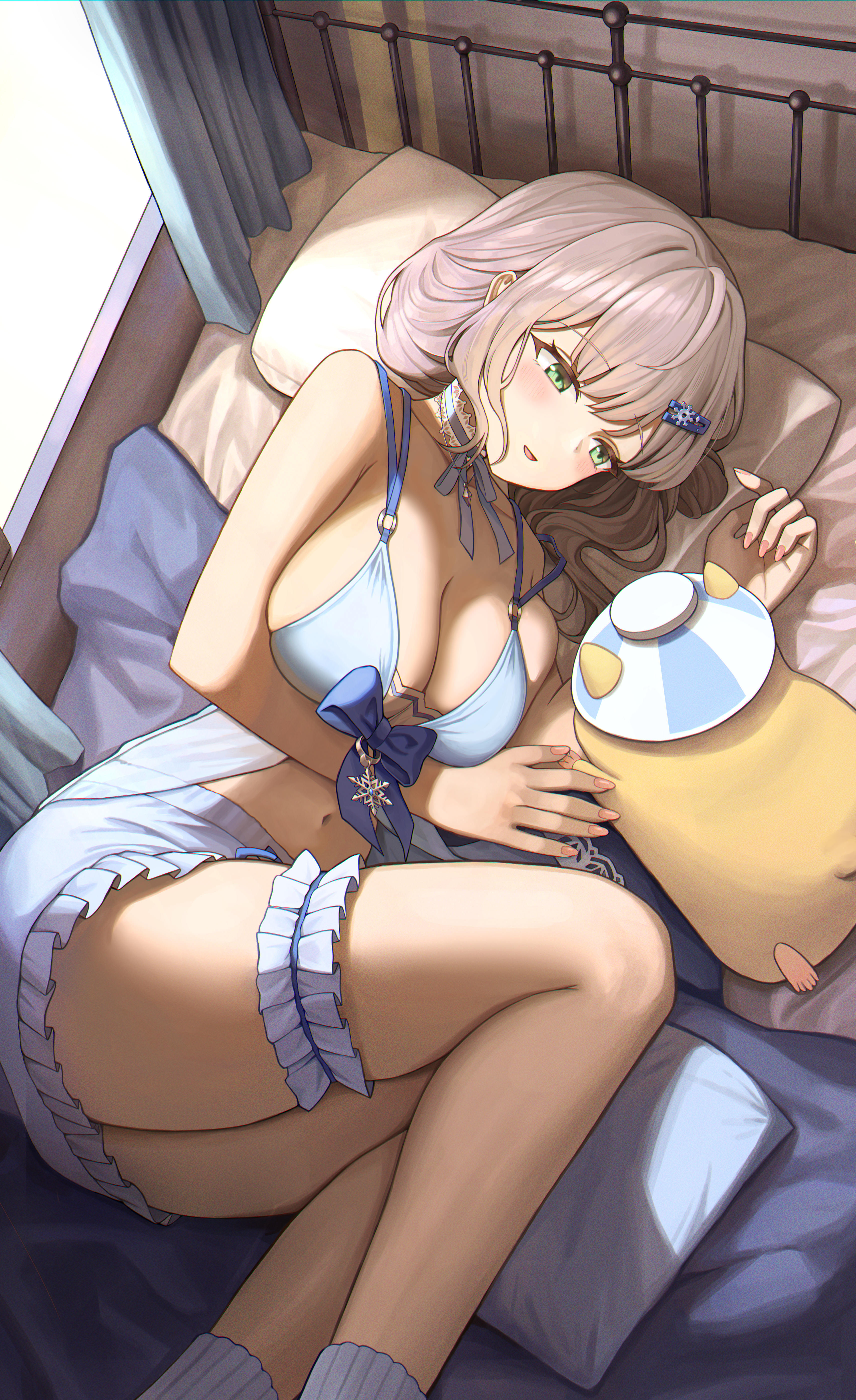 khan 0204, dan'in-san (shirogane noel), shirogane noel, shirogane noel (9th costume), hololive, absurdres, commentary, highres, 1girl, babydoll, bare arms, bare shoulders, bed, blue babydoll, blue bow, blue choker, blue shorts, blue socks, bow, breasts, choker, cleavage, curtains, frilled shorts, frilled thigh strap, frills, from above, green eyes, grey hair, hair ornament, hairclip, large breasts, long hair, lying, navel, on bed, on side, open mouth, pillow, ribbon choker, short shorts, shorts, smile, socks, solo, spaghetti strap, stomach, thigh strap, thighs, virtual youtuber