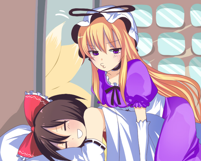 harano, hakurei reimu, yakumo ran, yakumo yukari, touhou, 2girls, black hair, blonde hair, bow, brown hair, detached sleeves, elbow gloves, female focus, gloves, hair bow, japanese clothes, long hair, lying, miko, multiple girls, o3o, purple eyes, short hair, sleeping, white gloves, yobai, you gonna get raped
