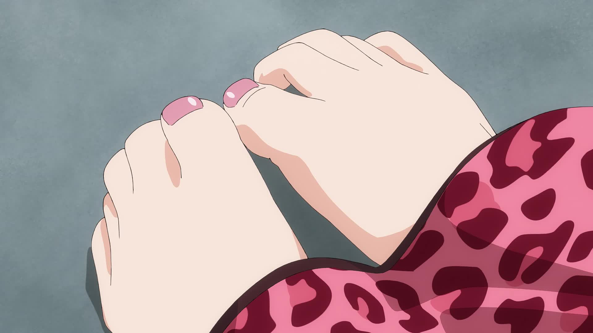 kitagawa marin, sono bisque doll wa koi wo suru, animated, tagme, video, barefoot, feet, nail polish, toenail polish, toenails, toes, wiggling toes