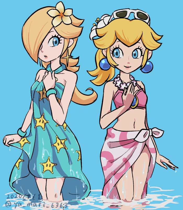 yamari (ya mari 6363), princess peach, princess peach (swimwear), rosalina, rosalina (swimwear), mario (series), mario kart, mario kart tour, nintendo, super mario odyssey, 2girls, bare shoulders, bikini, blonde hair, blue background, blue eyes, bracelet, closed mouth, dated, dress, dripping, earrings, eyewear on head, flower, flower necklace, grand star (mario), hair flower, hair ornament, hair over one eye, hand up, jewelry, long hair, looking at viewer, multiple girls, necklace, official alternate costume, parted lips, ponytail, sarong, simple background, smile, sphere earrings, standing, star (symbol), star earrings, star print, sundress, sunglasses, swimsuit, twitter username, wading, water, wet