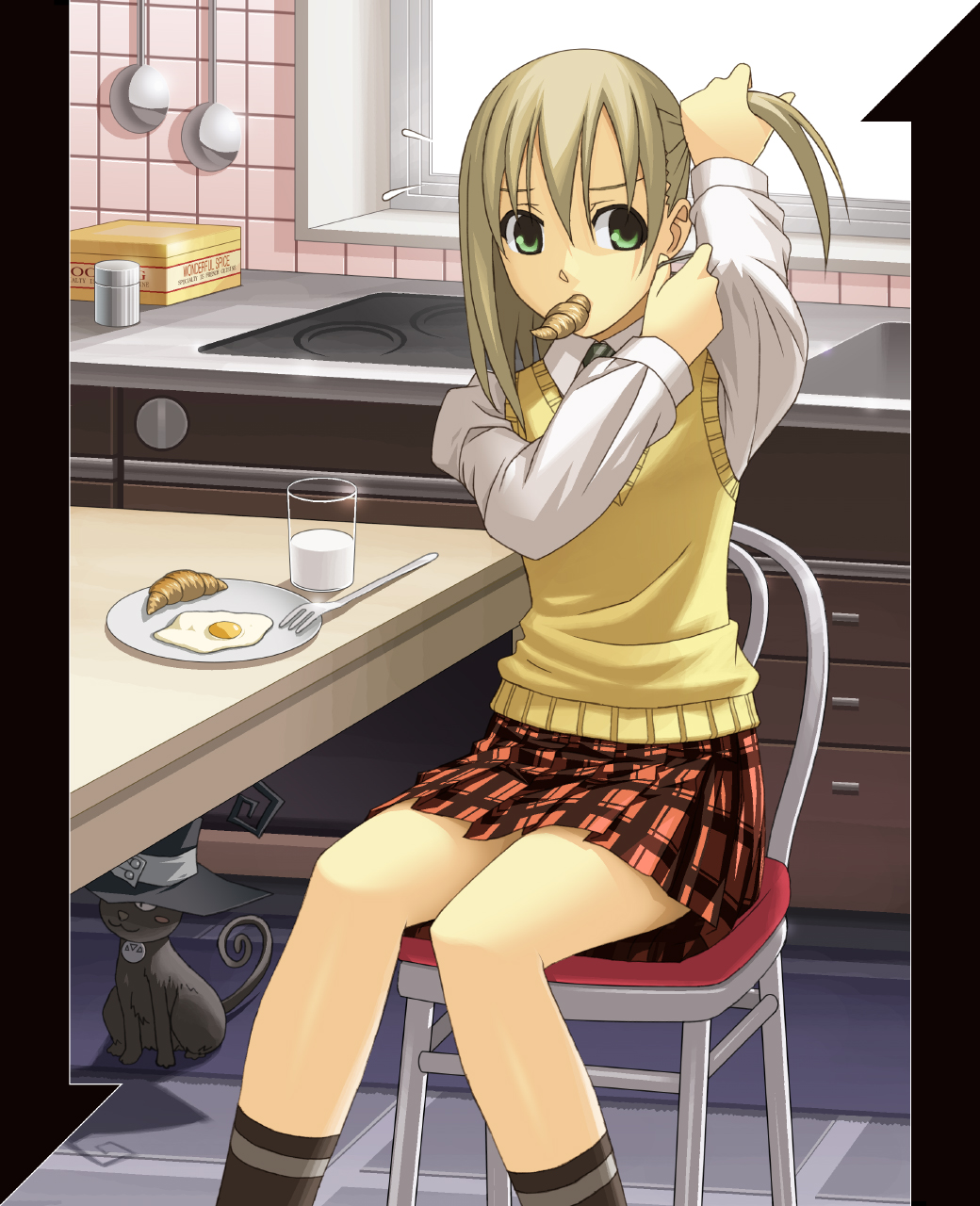 yudoufu (yudouhu), blair (cat) (soul eater), blair (soul eater), maka albarn, soul eater, bad id, bad pixiv id, highres, 00s, 1girl, adjusting hair, black cat, blonde hair, breakfast, cat, female focus, food, green eyes, hairdressing, morning, mouth hold, plaid clothes, plaid skirt, sitting, skirt, solo