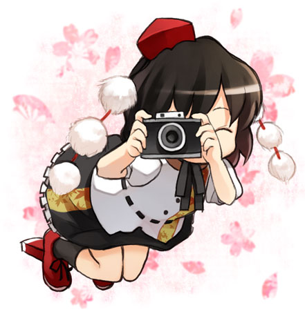 kito (sorahate), shameimaru aya, touhou, lowres, 1girl, black hair, camera, chibi, facing viewer, female focus, geta, hat, short hair, single-lens reflex camera, solo, tengu-geta