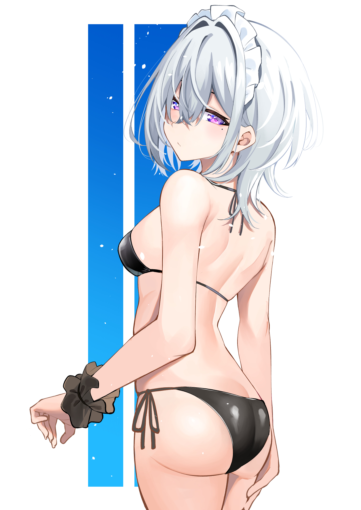 hitotose hirune, commentary request, highres, 1girl, ass, bikini, black bikini, black scrunchie, breasts, closed mouth, cowboy shot, from behind, hair between eyes, hand on own thigh, issho watashi no joshu de ite!, looking at viewer, looking back, maid headdress, mole, mole under eye, purple eyes, scrunchie, short hair, side-tie bikini bottom, small breasts, solo, swimsuit, white hair, wrist scrunchie
