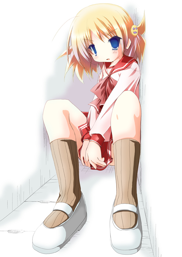 sakanaya nakasa, sasamori karin, to heart (series), to heart 2, 00s, 1girl, blonde hair, blue eyes, bow, bowtie, female focus, full body, kneehighs, knees up, long sleeves, looking at viewer, mary janes, pleated skirt, red bow, red bowtie, red skirt, sailor collar, school uniform, serafuku, shoes, short hair, simple background, skirt, socks, solo, white background