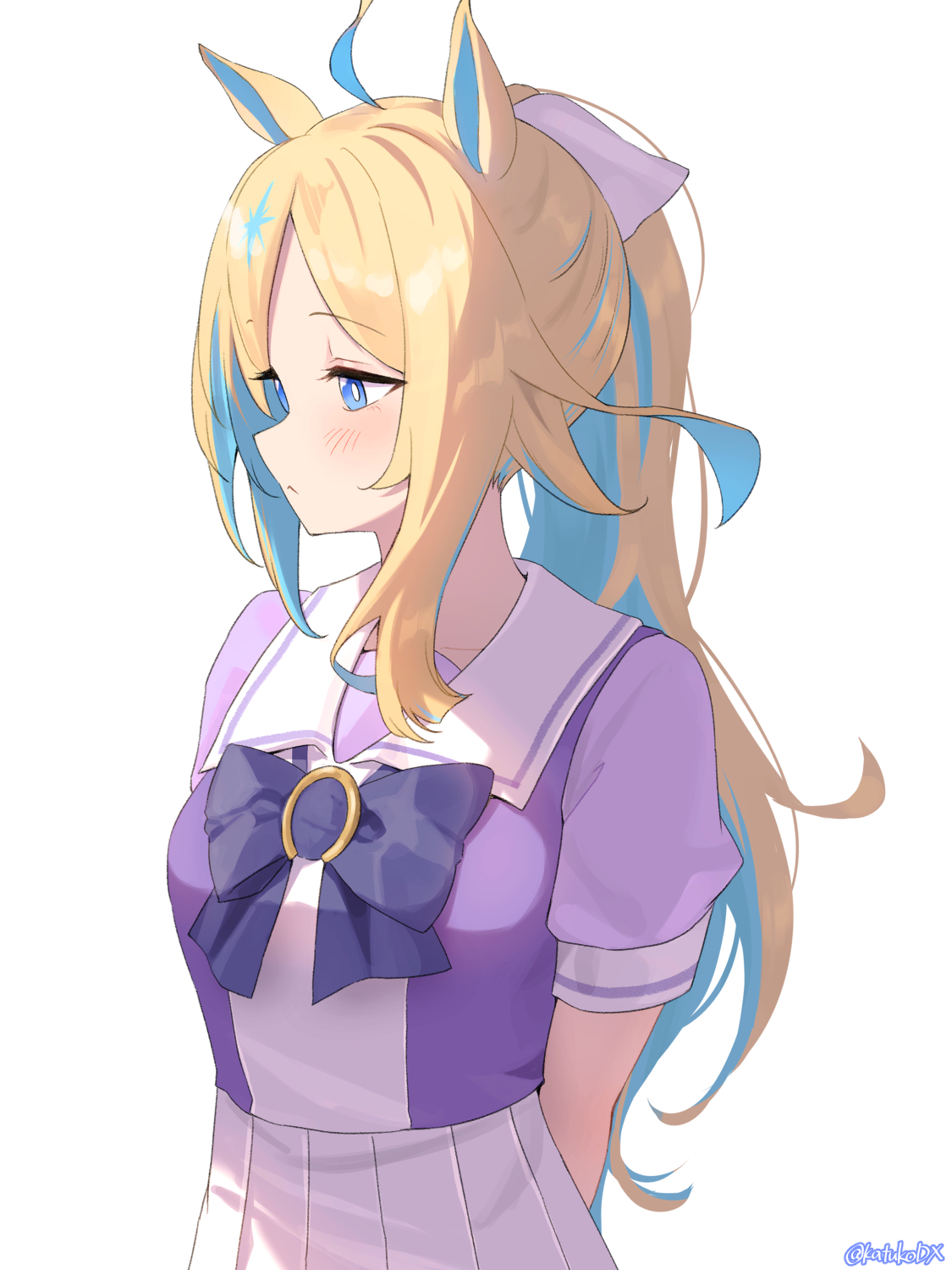 katuko deluxe, neo universe (umamusume), umamusume, commentary, highres, 1girl, :<, ahoge, animal ears, blonde hair, blue eyes, blue hair, blush, bow, bowtie, breasts, bright pupils, closed mouth, cowboy shot, horse ears, horse girl, medium breasts, multicolored hair, pleated skirt, ponytail, profile, purple bow, purple bowtie, purple shirt, sailor collar, school uniform, shirt, short sleeves, sidelocks, skirt, solo, streaked hair, summer uniform, tracen school uniform, twitter username, white pupils, white sailor collar, white skirt