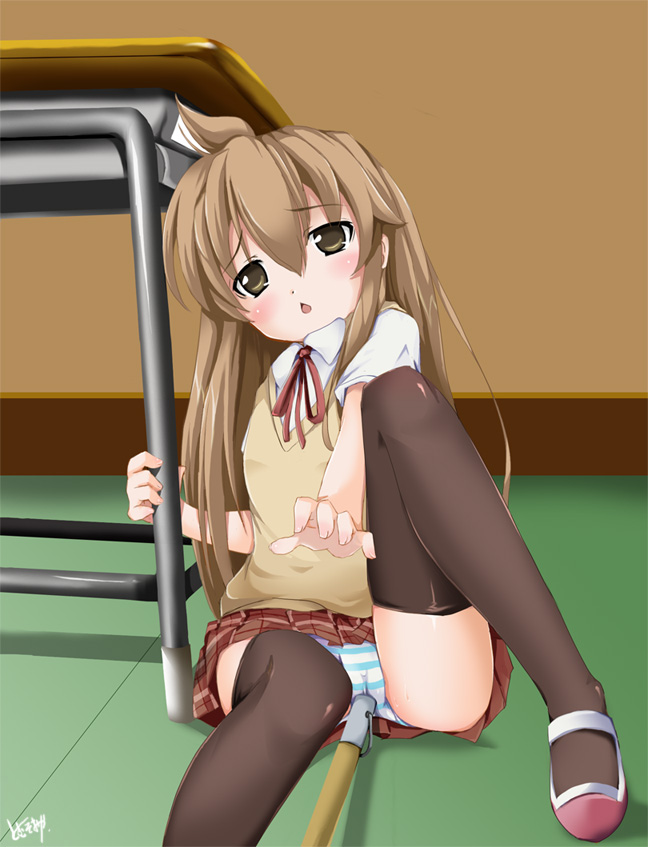 tomusooya, minami chiaki, minami-ke, 00s, ahoge, brown eyes, brown hair, cleft of venus, loli, long hair, panties, school uniform, serafuku, striped clothes, striped panties, thighhighs, underwear