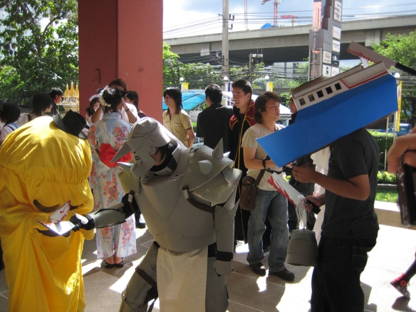alphonse elric, cheese-kun, priest (ragnarok online), code geass, fullmetal alchemist, pizza hut, ragnarok online, school days, cosplay photo, photo (medium), armor, armored boots, asian, bag, black hair, black hat, blue sky, boots, breastplate, brown hair, cosplay, costume, cowboy shot, day, denim, floral print, full armor, gauntlets, handbag, hat, helmet, japanese clothes, jeans, kimono, loincloth, meme, nice boat (meme), outdoors, pants, power lines, priest, ship, short sleeves, shoulder spikes, sky, spikes, standing, sunlight, thai text, thigh boots, thighhighs, top hat, tree, watercraft