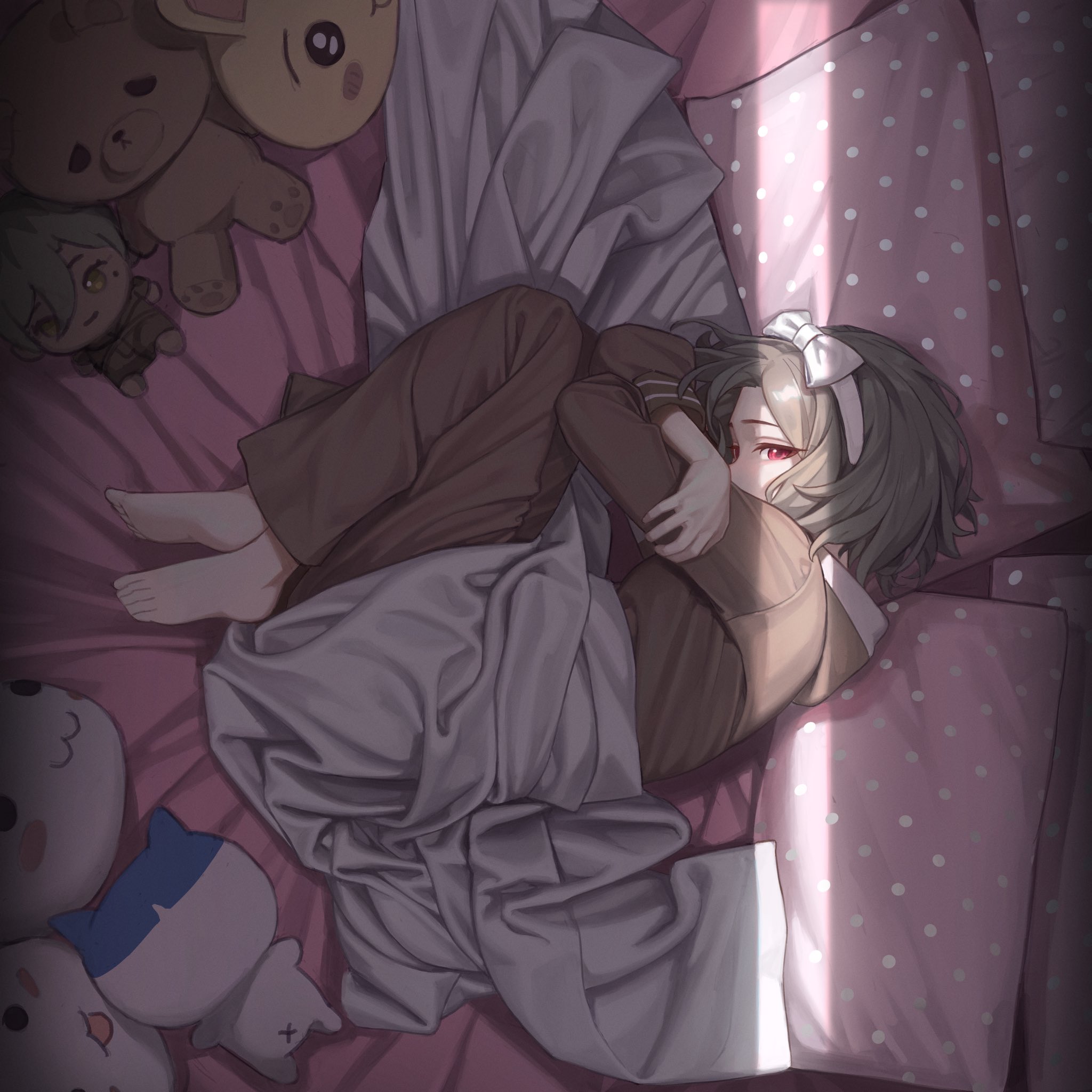 naruto maki (naruto05), ebizuka tomo, rupa (girls band cry), girls band cry, commentary, highres, 1girl, barefoot, blanket, brown hoodie, brown pants, character doll, crack of light, doll, grey hair, hairband, hood, hood down, hoodie, long sleeves, looking at viewer, lying, on bed, pajamas, pants, pillow, red eyes, solo, white hairband