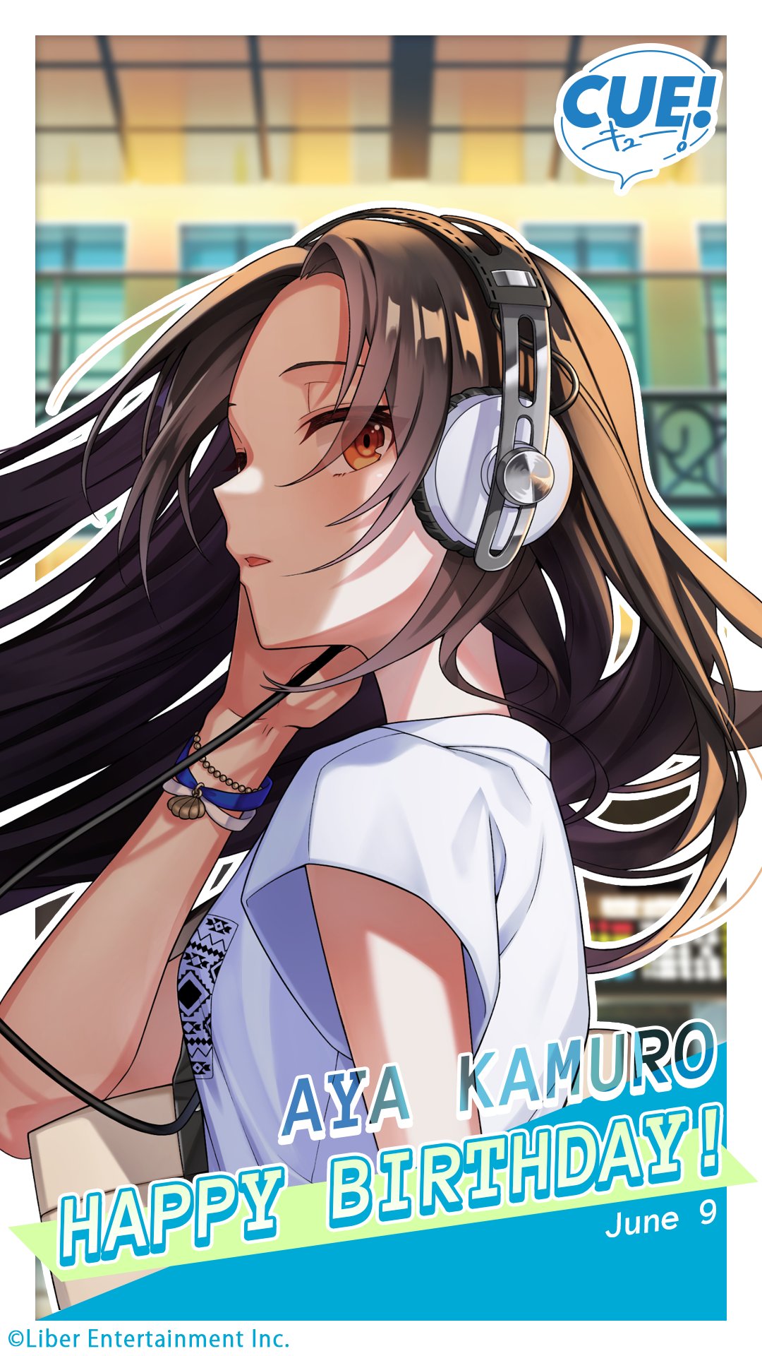 shirako miso, kamuro aya, cue!, highres, official art, 1girl, bag, black hair, blurry, blurry background, breasts, brown eyes, character name, dated, english text, from side, hand on own ear, happy birthday, headphones, holding, holding bag, indoors, looking at viewer, medium breasts, open mouth, parted bangs, shirt, short sleeves, solo, t-shirt, tented shirt, upper body, white bag