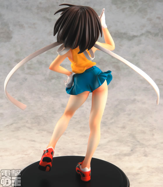 suzumiya haruhi, suzumiya haruhi no yuuutsu, photo (medium), 00s, brown hair, figure, pointing, short hair, solo