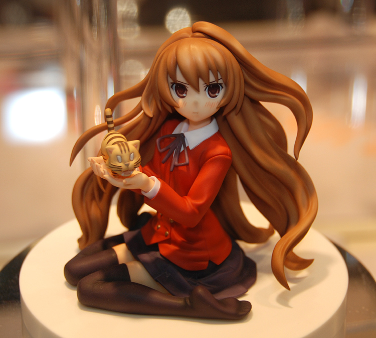 aisaka taiga, palmtop tiger, toradora!, wonder festival, wonder festival 2007, photo (medium), 00s, 1girl, female focus, figure, school uniform, serafuku, solo, thighhighs, tiger, zettai ryouiki