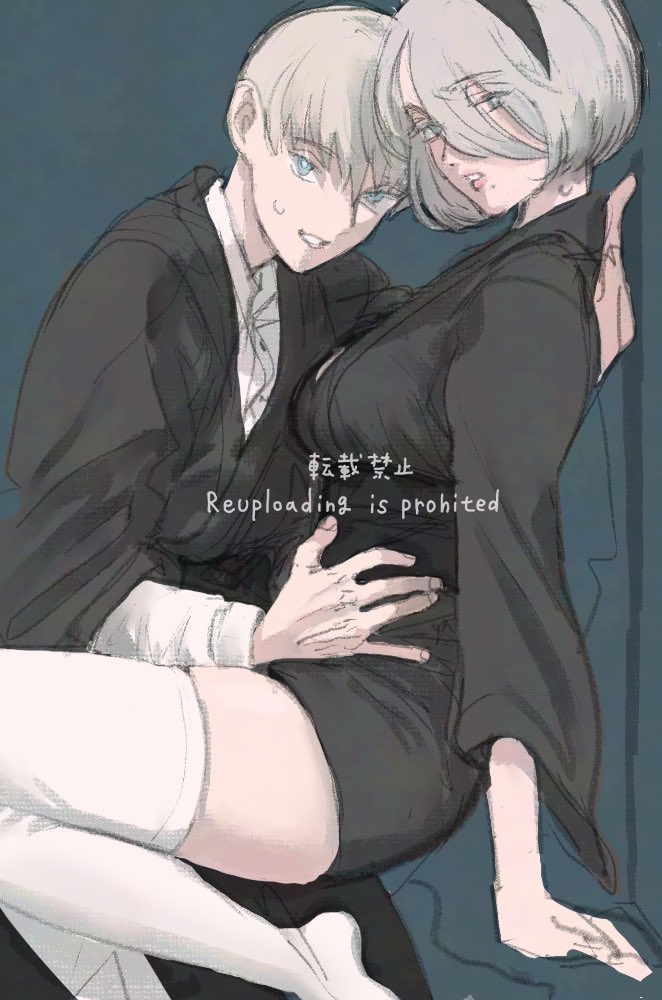 meaxu9m386, 2b (nier:automata), 9s (nier:automata), nier:automata, nier (series), 1boy, 1girl, against wall, black hairband, black kimono, blue background, blue eyes, breasts, bright pupils, hairband, hand on another's waist, hand on ground, hetero, japanese clothes, kimono, looking at viewer, medium breasts, medium hair, pink lips, shirt, short hair, simple background, sweatdrop, thighhighs, white hair, white pupils, white shirt, white thighhighs