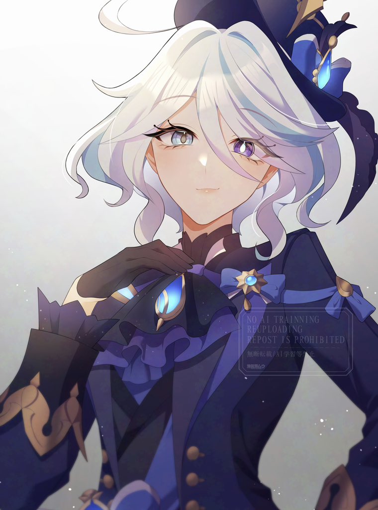 muutsurose, furina (genshin impact), genshin impact, commentary request, 1girl, ascot, black gloves, blue ascot, blue brooch, blue eyes, blue gemstone, blue hat, blue jacket, blue streaks, breasts, brooch, closed mouth, double-parted bangs, gem, gloves, hair between eyes, hand up, hat, jacket, jewelry, long sleeves, looking at viewer, mismatched pupils, multicolored hair, short hair, simple background, small breasts, smile, solo, streaked hair, upper body, watermark, white background, white hair