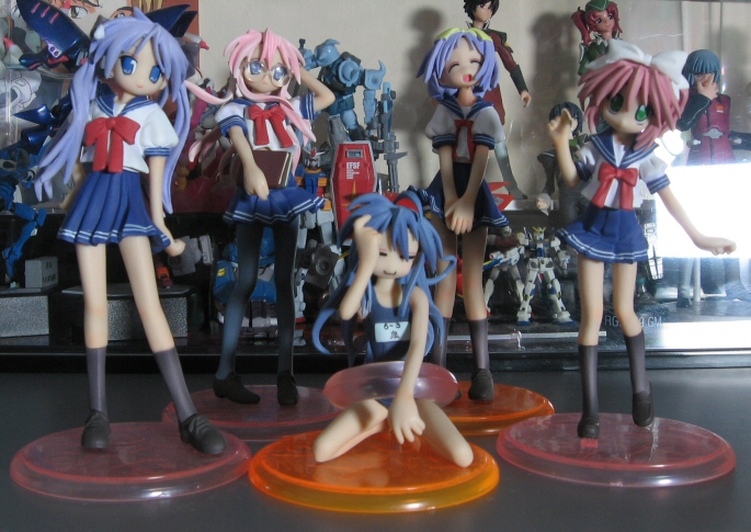 hiiragi kagami, hiiragi tsukasa, izumi konata, kobayakawa yutaka, qubeley mk ii, rx-78-2 gundam, takara miyuki, gundam, gundam zz, lucky star, photo (medium), 00s, 6+girls, figure, figure (medium), multiple girls, one-piece swimsuit, pantyhose, school swimsuit, school uniform, serafuku, siblings, sisters, swimsuit, twins