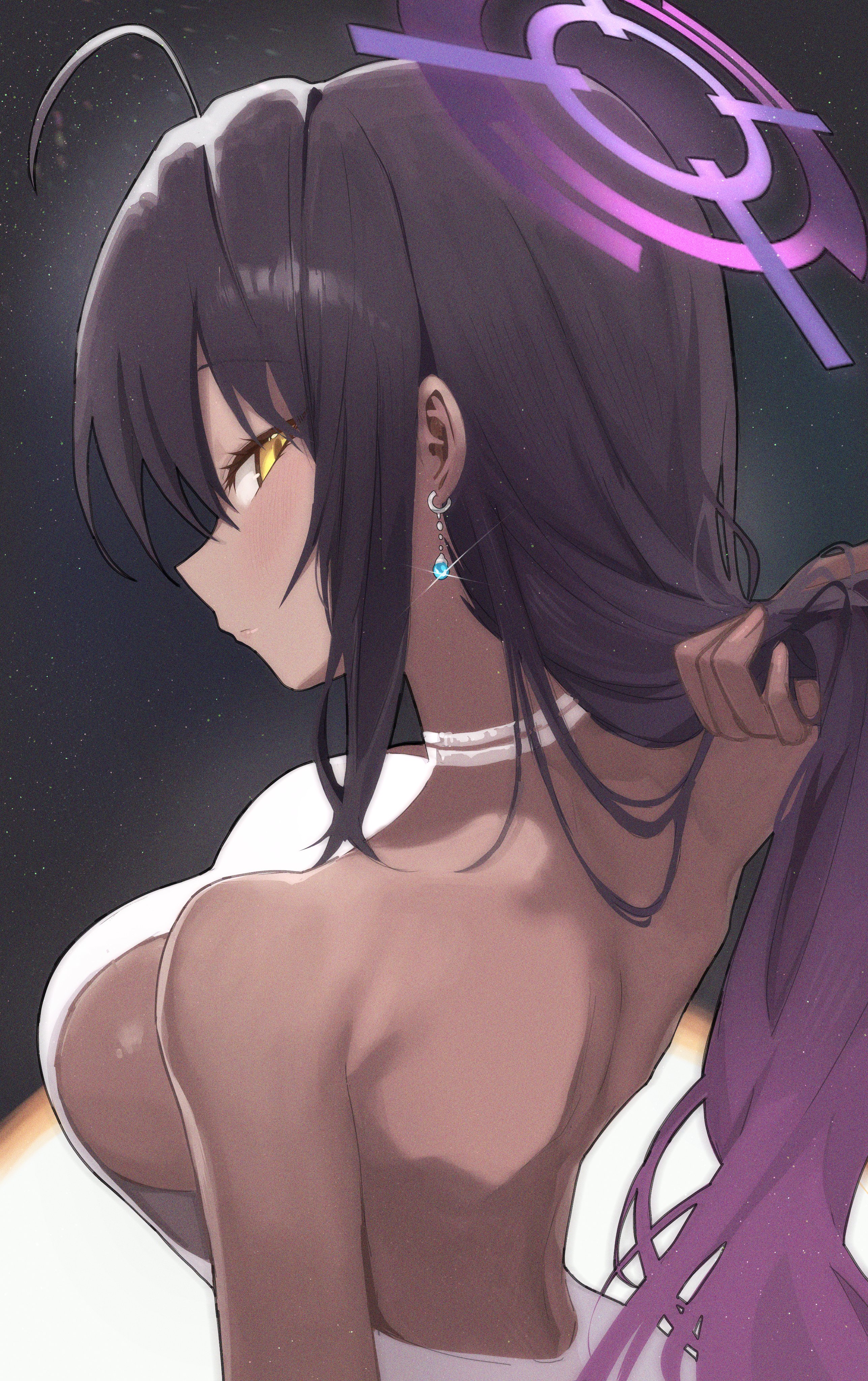 rosumini, karin (blue archive), blue archive, absurdres, highres, 1girl, back, bare back, black dress, black hair, breasts, closed mouth, dark-skinned female, dark skin, dress, earrings, from behind, gradient hair, halo, jewelry, large breasts, long hair, looking at viewer, looking back, multicolored hair, purple hair, purple halo, sideboob, sidelocks, sleeveless, sleeveless dress, solo, yellow eyes