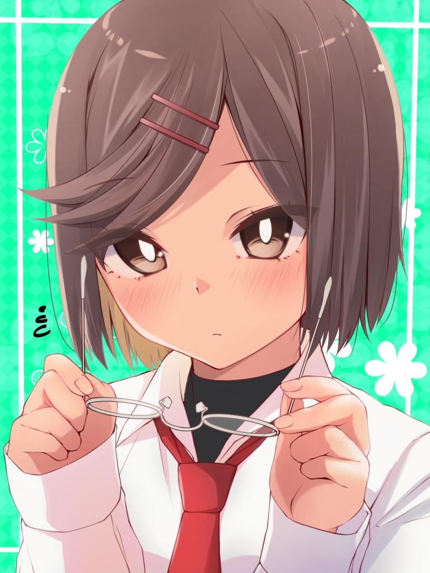 chuutaro metal, koga konoha, ninja to koroshiya no futarigurashi, commentary, 1girl, blonde hair, blush, bright pupils, brown eyes, brown hair, closed mouth, collared shirt, colored inner hair, dark-skinned female, dark skin, eyelashes, eyes visible through hair, flying sweatdrops, glasses, green background, hair ornament, hairclip, hands up, holding, holding removed eyewear, light frown, looking at viewer, medium hair, multicolored hair, necktie, parallel hairclips, parted bangs, red necktie, school uniform, shirt, shy, simple background, sleeves past wrists, solo, straight hair, tsurime, two-tone hair, unworn eyewear, upper body, white pupils, white shirt