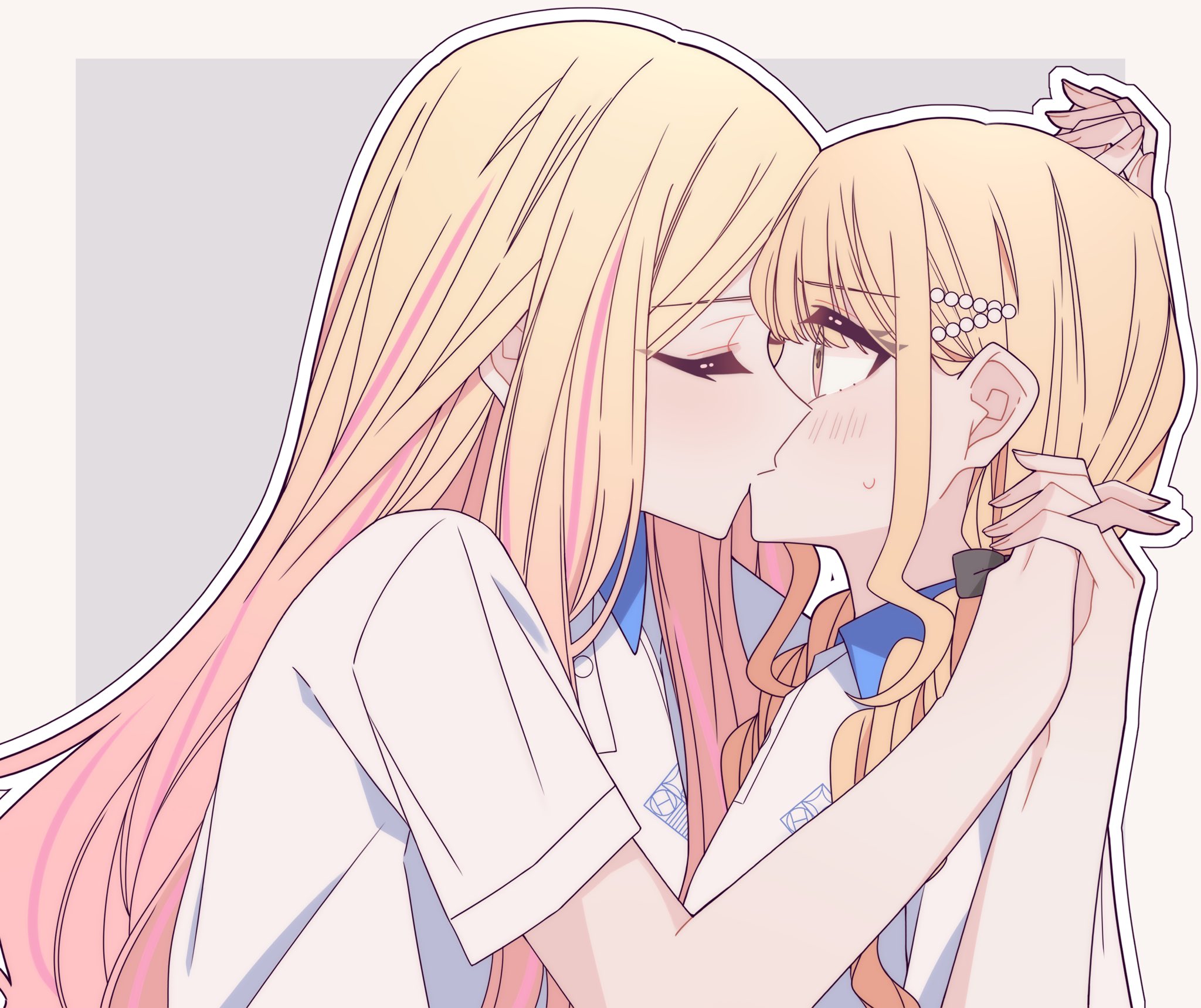 kousaka 0v0, fujita kotone, juo sena, gakuen idolmaster, idolmaster, commentary, highres, 2girls, blonde hair, blush, braid, closed eyes, grey background, holding hands, interlocked fingers, kiss, long hair, multiple girls, outline, pink streaks, shirt, short sleeves, simple background, sweat, twin braids, upper body, white outline, white shirt, yuri