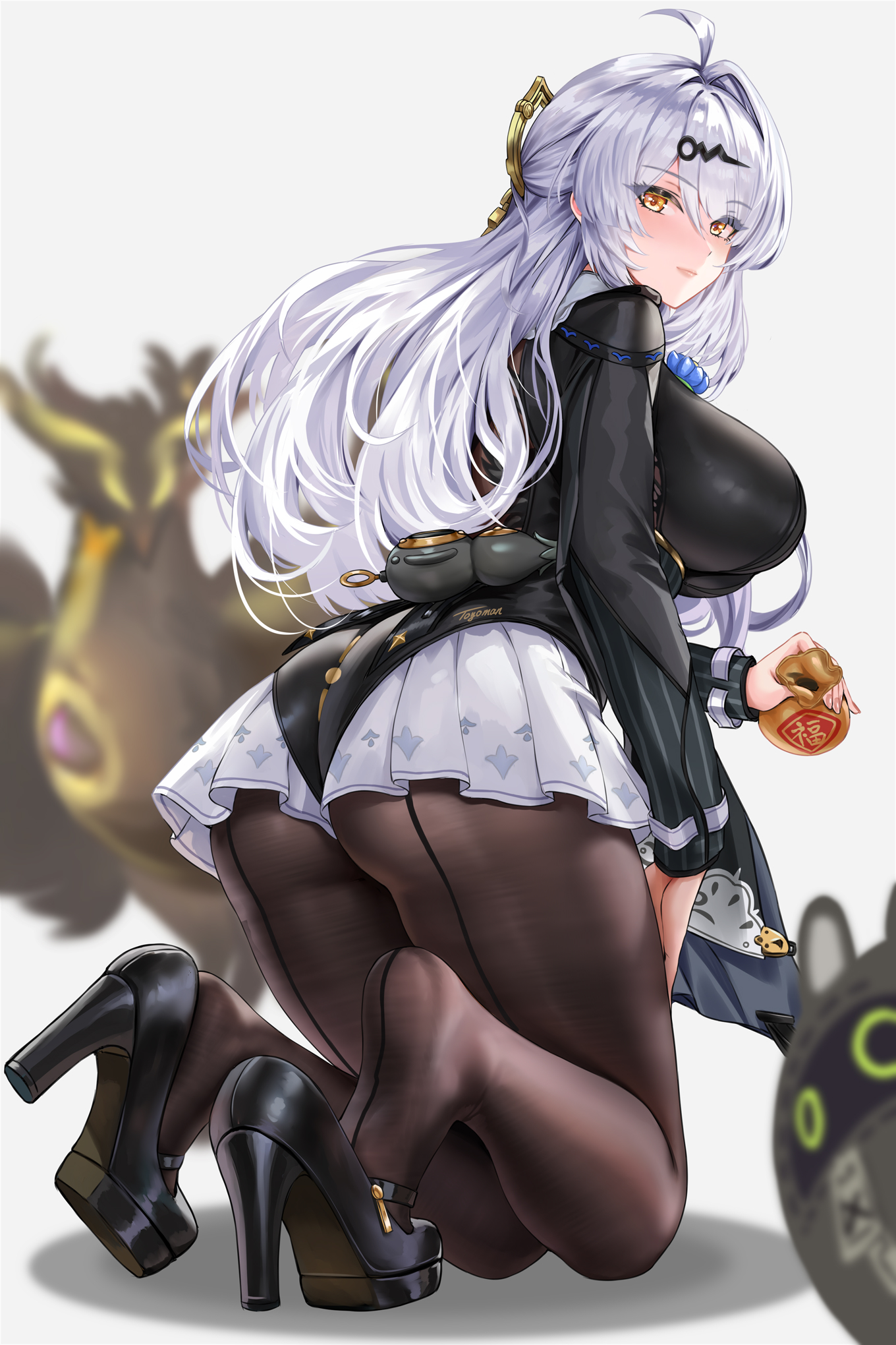 toyoman, yixuan (trails of ink) (zenless zone zero), yixuan (zenless zone zero), zenless zone zero, highres, 1girl, ahoge, ass, black shoes, blurry, blurry background, blush, breasts, brown pantyhose, closed mouth, from behind, hair ornament, hairclip, high heels, holding, kneeling, large breasts, long hair, long sleeves, looking at viewer, looking back, official alternate costume, pantyhose, shoes, smile, solo, thighs, white hair, yellow eyes