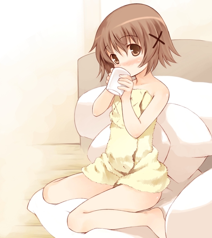 kurasuke, yuno (hidamari sketch), hidamari sketch, 00s, 1girl, bare shoulders, barefoot, bed, blush, brown eyes, brown hair, cup, drinking, female focus, hair ornament, hairpin, mug, naked towel, pillow, short hair, sitting, solo, towel, wariza