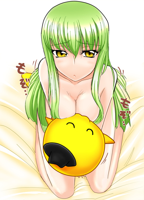 urokozuki, c.c., cheese-kun, code geass, pizza hut, 00s, 1girl, bed sheet, blush, breasts, cleavage, collarbone, completely nude, female focus, green hair, hugging object, kneeling, large breasts, long hair, looking at viewer, nude, pillow, pillow hug, sidelocks, smiley face, solo, very long hair, yellow eyes