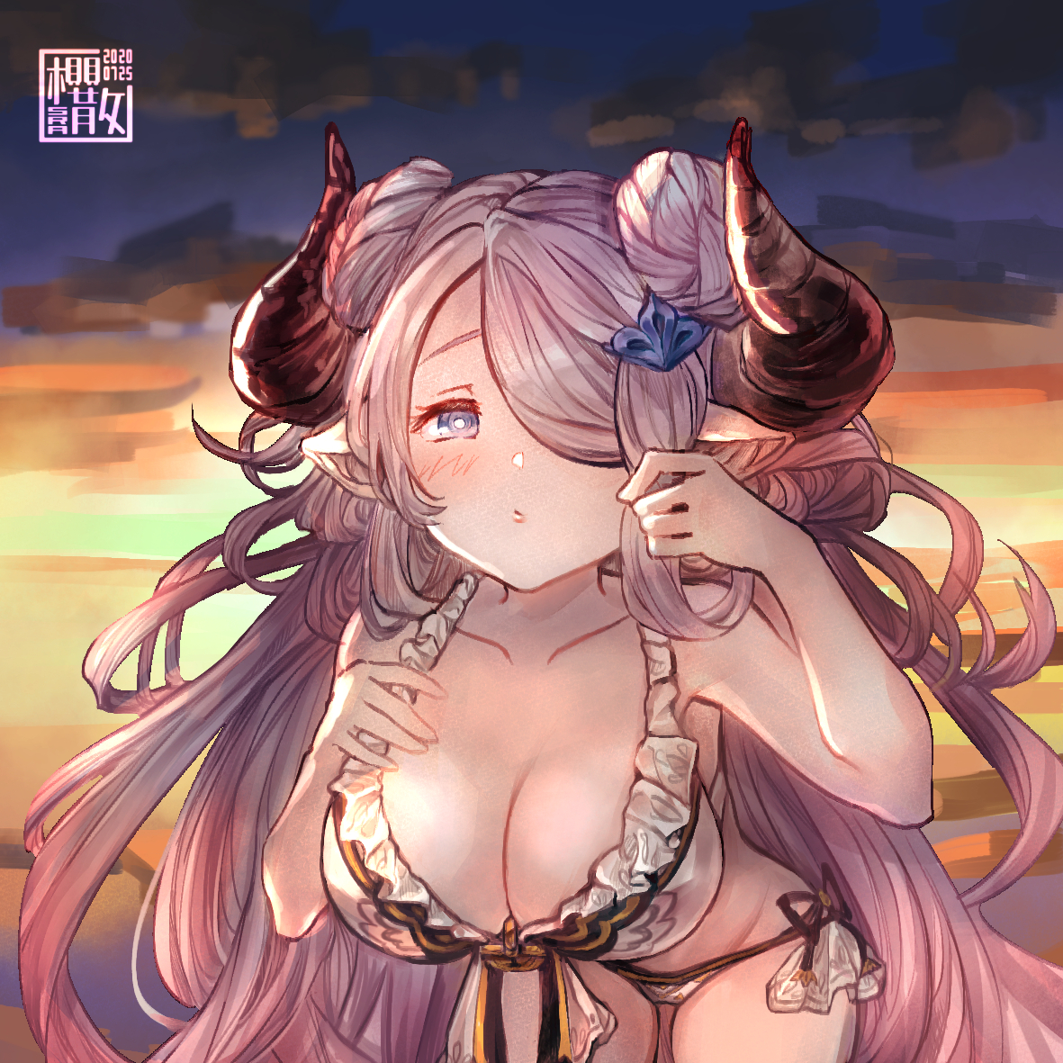 sakurachi, narmaya (granblue fantasy), narmaya (summer) (granblue fantasy), granblue fantasy, commentary request, 1girl, artist logo, bikini, black horns, breasts, bright pupils, cleavage, cowboy shot, dated, draph, frilled bikini, frills, hair over one eye, hand on own chest, horns, large breasts, leaning forward, logo, looking at viewer, pink hair, pointy ears, purple eyes, side-tie bikini bottom, solo, sunlight, swimsuit, white bikini, white pupils