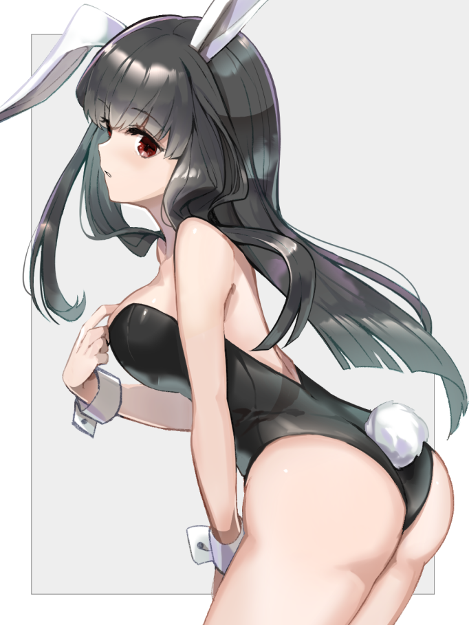 chakku kanda, original, commentary request, 1girl, animal ears, ass, black hair, black leotard, breasts, expressionless, grey background, leaning forward, leotard, long hair, looking at viewer, parted lips, playboy bunny, rabbit ears, rabbit tail, red eyes, simple background, solo, tail, white wrist cuffs, wrist cuffs
