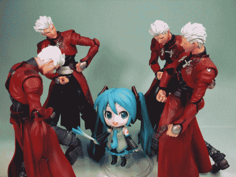 archer (fate), chibi miku, hatsune miku, fate/stay night, fate (series), nendoroid, overman king gainer, vocaloid, animated, animated gif, lowres, photo (medium), 00s, 1girl, 4boys, aqua hair, chibi, dark-skinned male, dark skin, figure, figure (medium), full body, male masturbation, masturbation, multiple boys, spring onion, what