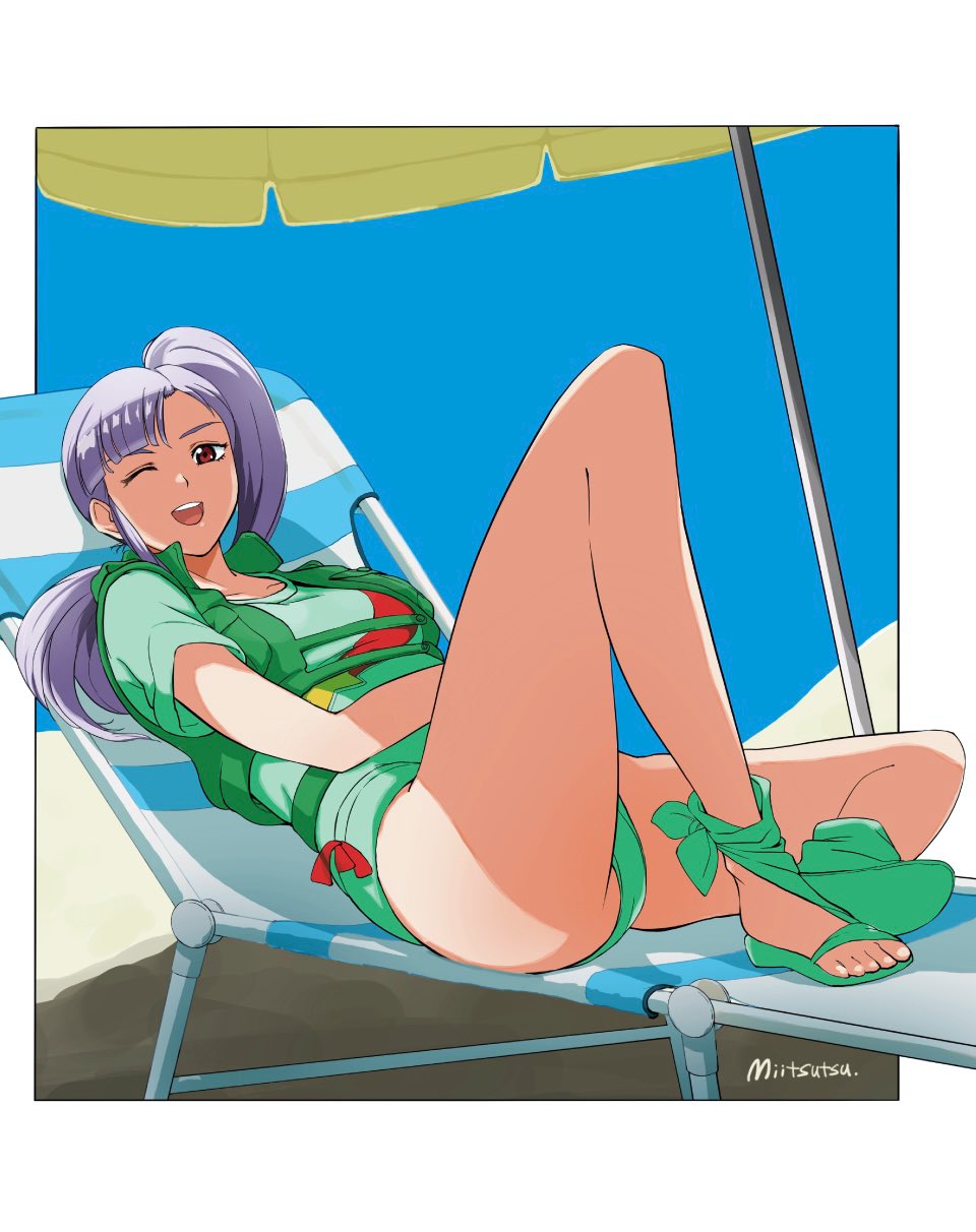 mitsutsu322, roux louka, gundam, gundam zz, commentary request, highres, 1girl, artist name, beach chair, beach umbrella, blue background, border, breasts, brown eyes, chair, collarbone, day, full body, green one-piece swimsuit, knee up, legs, long hair, looking at viewer, medium breasts, on chair, one-piece swimsuit, one eye closed, open mouth, outdoors, ponytail, purple hair, sandals, short sleeves, solo, swimsuit, umbrella, white border