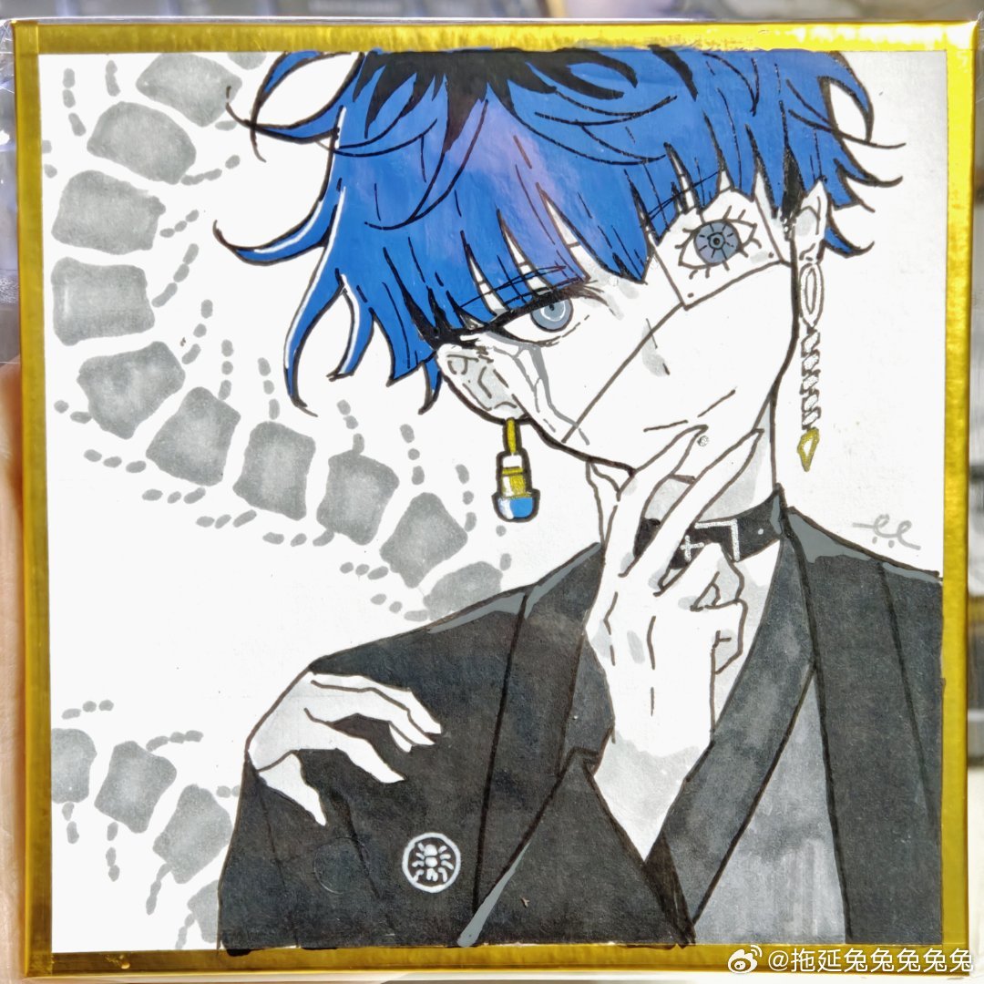 omokage yugamu, the hundred line -last defense academy-, chinese commentary, commentary request, marker (medium), traditional media, 1boy, black collar, black hair, black haori, blue hair, bug, centipede, chin piercing, closed mouth, collar, colored skin, earrings, eyepatch, face piercing, gold border, grey eyes, grey kimono, hand on own chin, haori, head tilt, japanese clothes, jewelry, kimono, long sleeves, male focus, mismatched earrings, multicolored hair, piercing, roots (hair), sanpaku, shikishi, short hair, smile, solo, tuoyan tututututu, two-tone hair, upper body, watermark, weibo watermark, white background, white skin