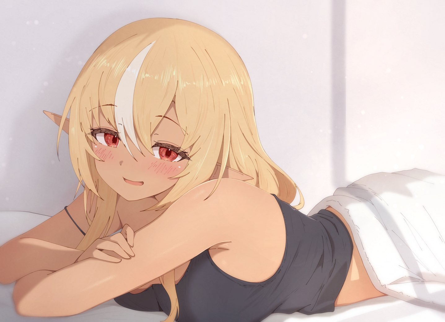 sen (sen42724788), shiranui flare, hololive, commentary request, 1girl, alternate costume, black tank top, blonde hair, blush, dark-skinned female, dark elf, dark skin, elf, long hair, looking at viewer, lying, multicolored hair, on stomach, open mouth, pointy ears, red eyes, smile, solo, tank top, two-tone hair, upper body, virtual youtuber, white hair