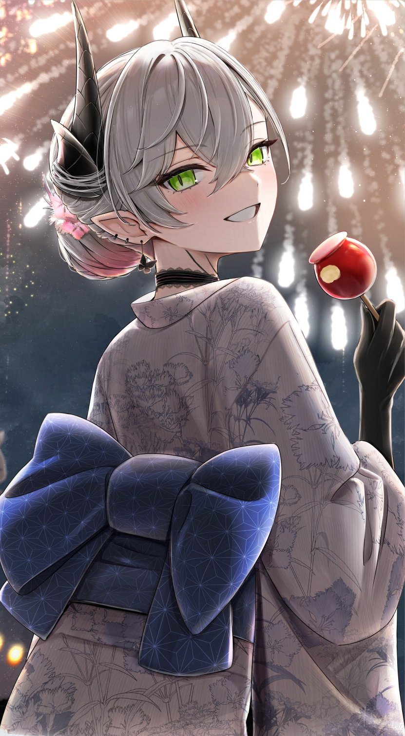 particle sfs, lilith (fate), fate/grand order, fate (series), highres, 1girl, black hands, candy apple, choker, colored extremities, crossed bangs, demon girl, demon horns, earrings, fireworks, flower, food, green eyes, grey hair, grin, hair between eyes, hair bun, hair flower, hair ornament, horns, japanese clothes, jewelry, kimono, looking at viewer, looking back, medium hair, night, night sky, obi, pointy ears, sash, sky, smile, solo, white kimono, wide sleeves